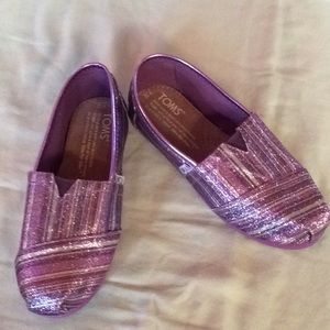 TOMS size 12 like NEW